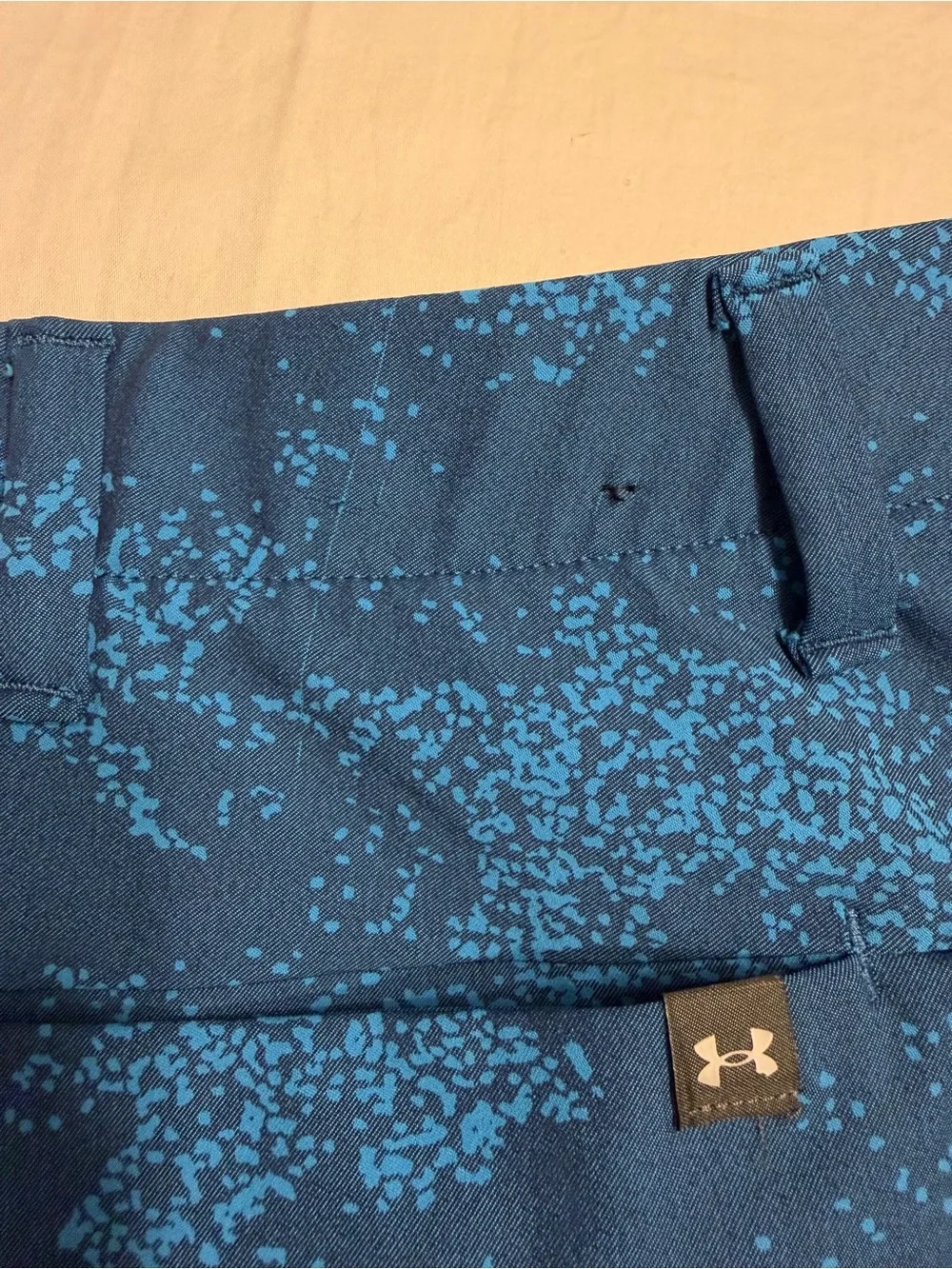 Under Armour Golf Shorts Size 44 Blue Camo Print